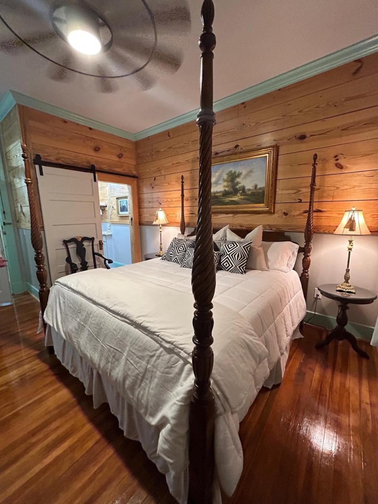Chipley'S Squareview Inn Carthage エクステリア 写真