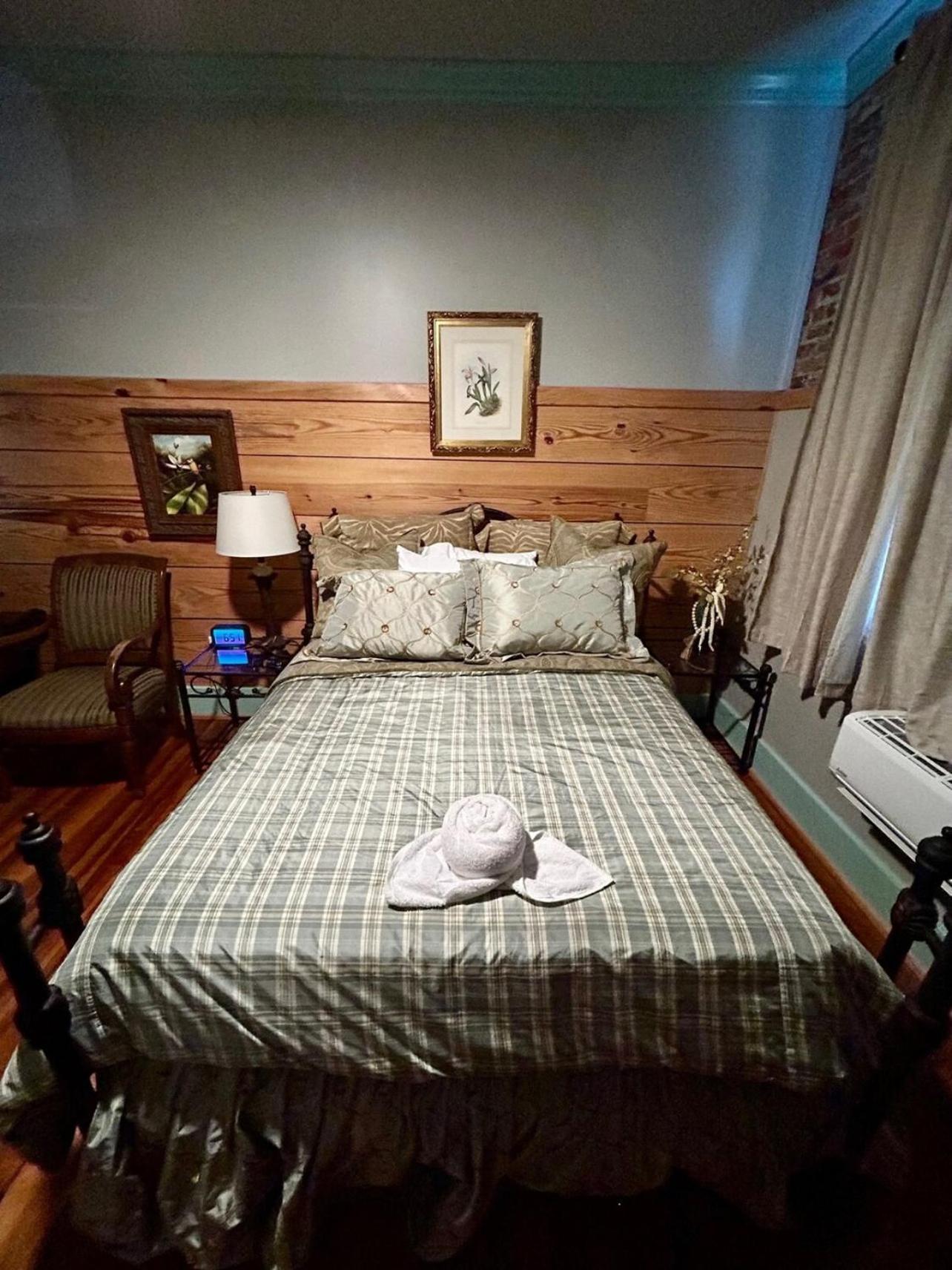 Chipley'S Squareview Inn Carthage エクステリア 写真