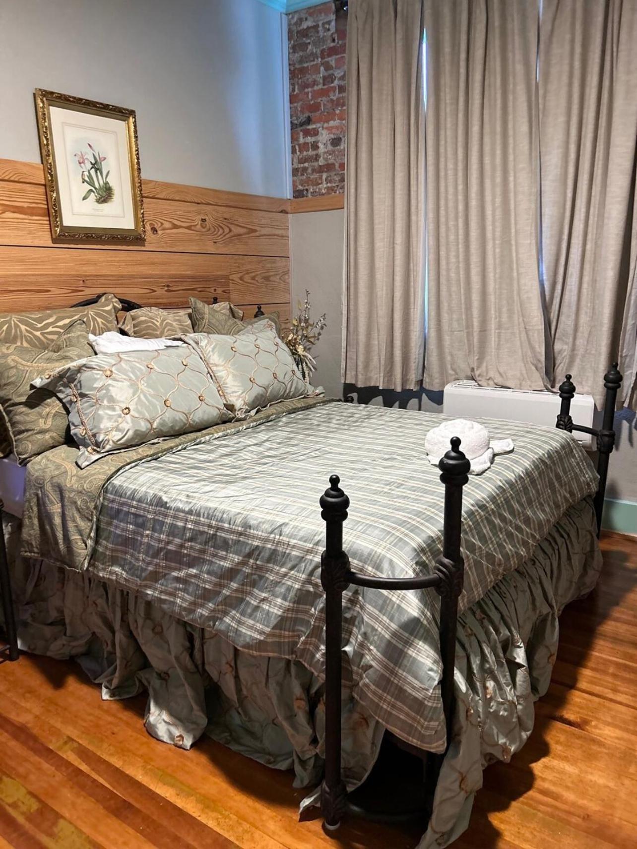 Chipley'S Squareview Inn Carthage エクステリア 写真