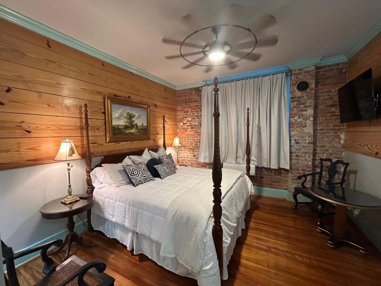 Chipley'S Squareview Inn Carthage エクステリア 写真