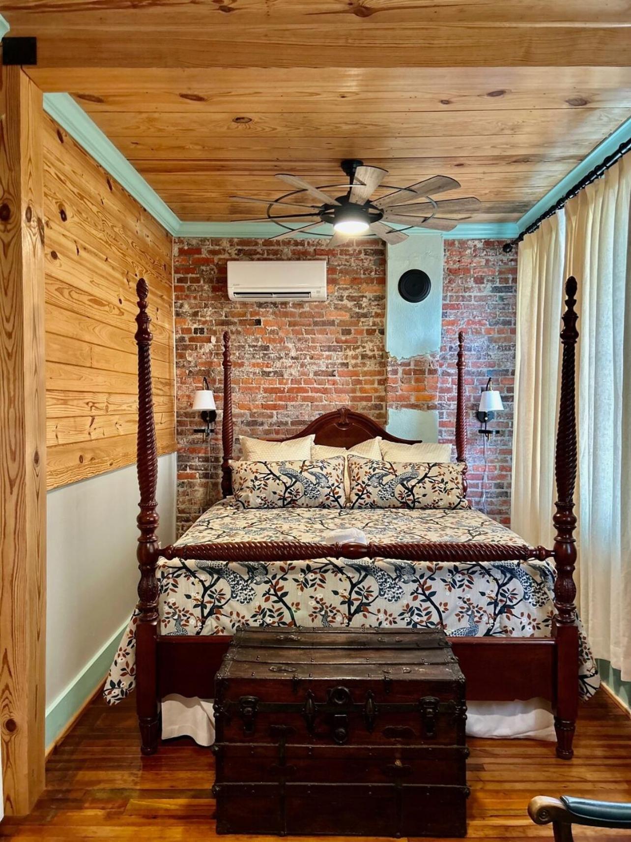 Chipley'S Squareview Inn Carthage エクステリア 写真
