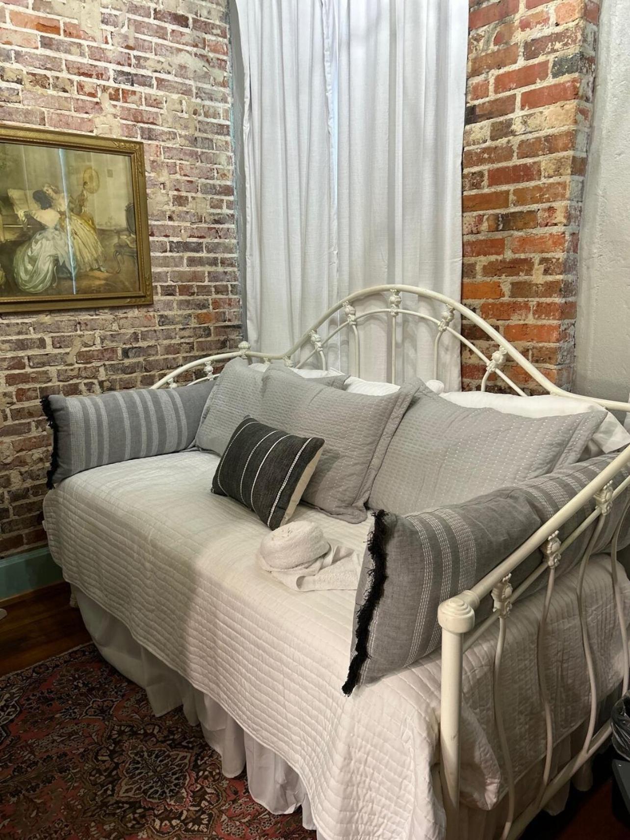 Chipley'S Squareview Inn Carthage エクステリア 写真