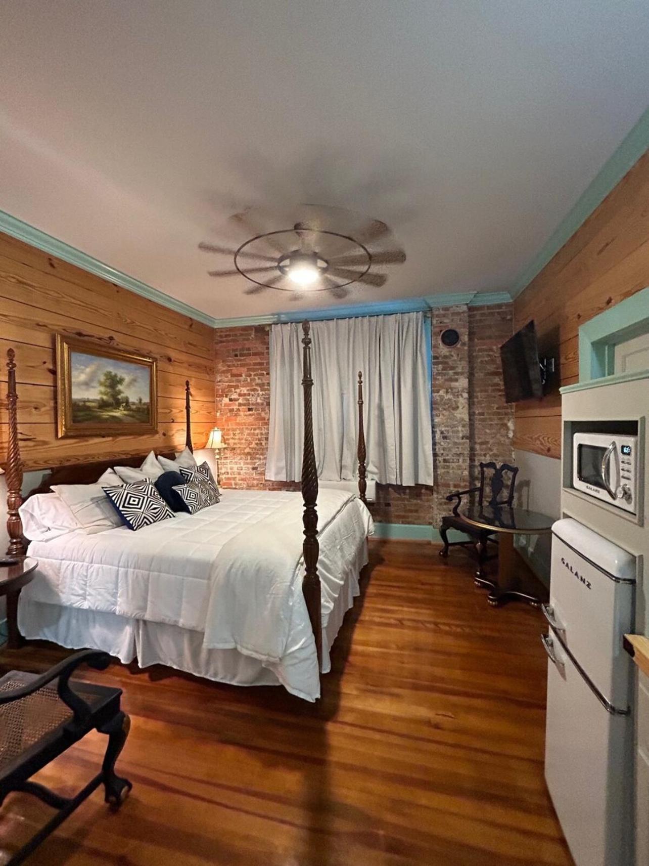 Chipley'S Squareview Inn Carthage エクステリア 写真