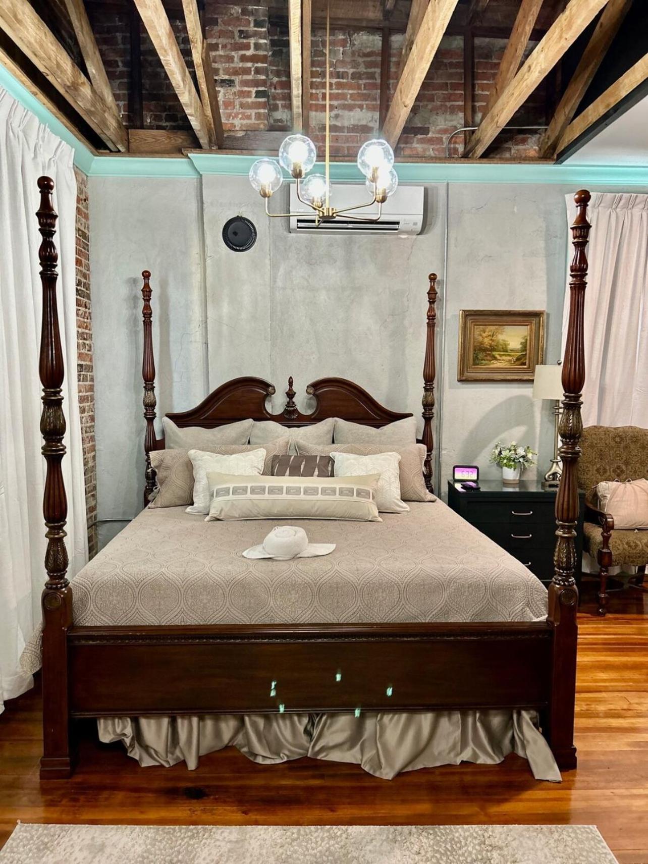 Chipley'S Squareview Inn Carthage エクステリア 写真