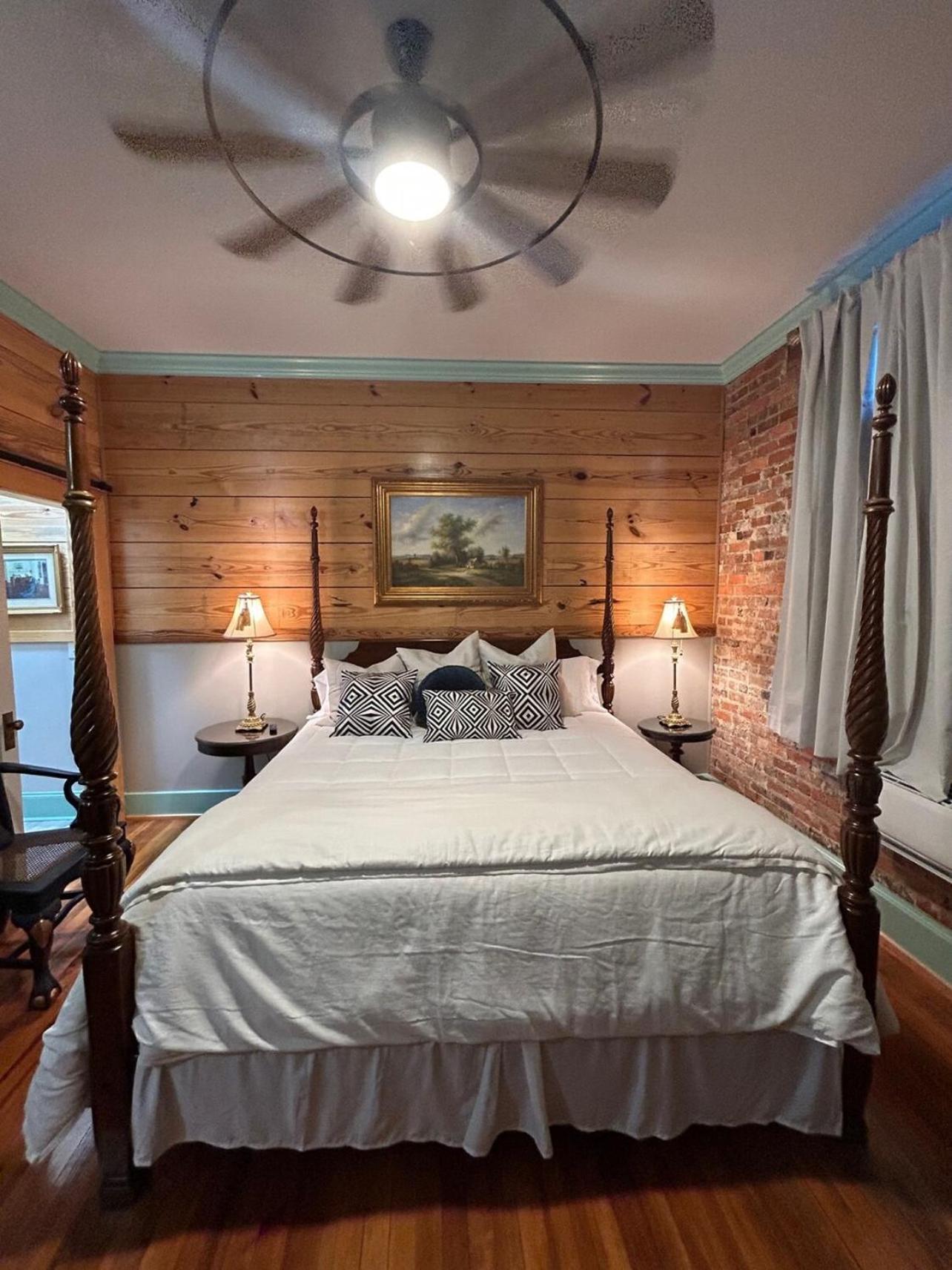 Chipley'S Squareview Inn Carthage エクステリア 写真