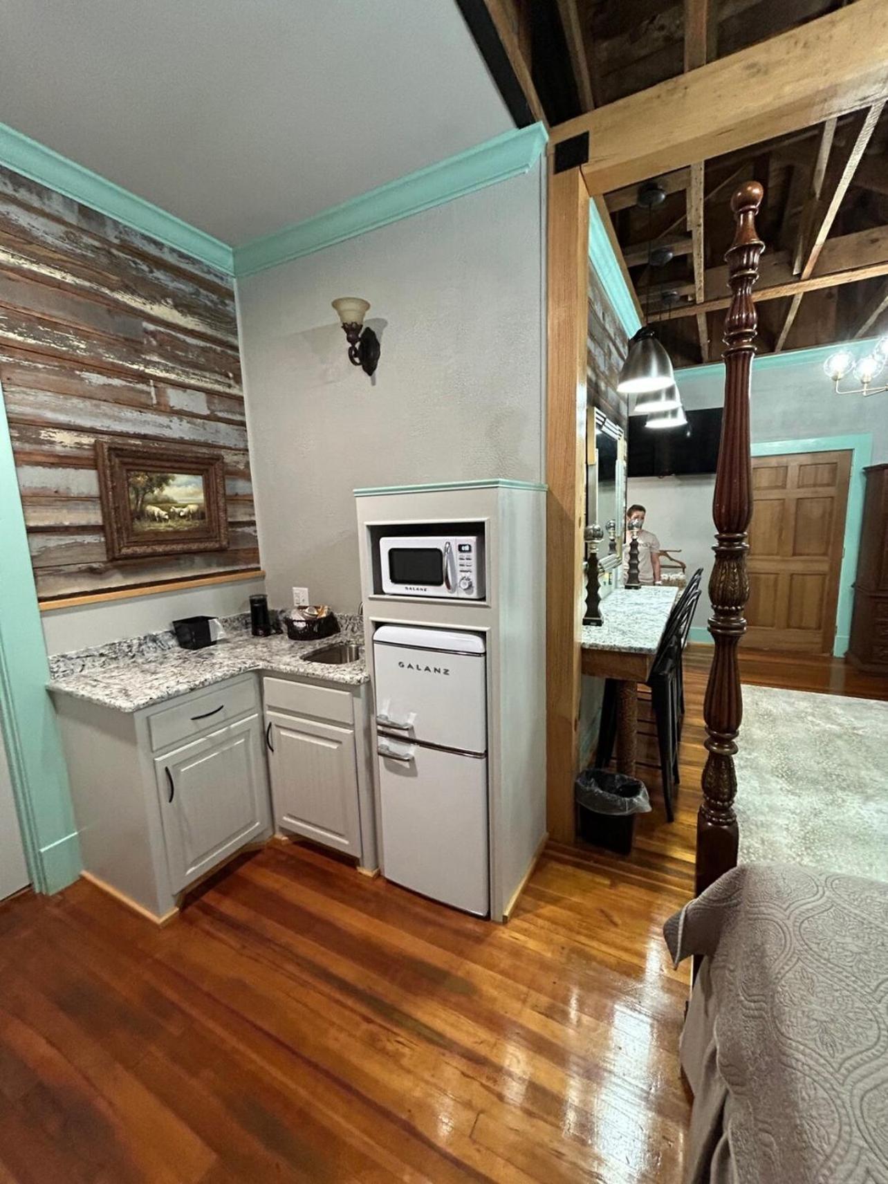 Chipley'S Squareview Inn Carthage エクステリア 写真