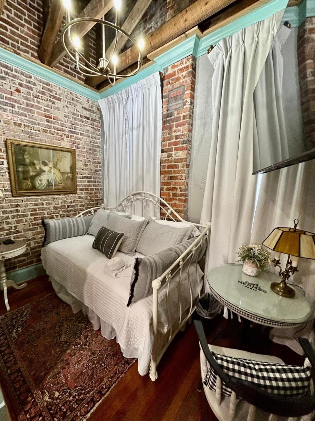 Chipley'S Squareview Inn Carthage エクステリア 写真